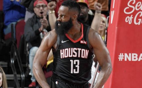  沃尔夫斯堡,中场核心伤愈复出助力球队大胜波鸿